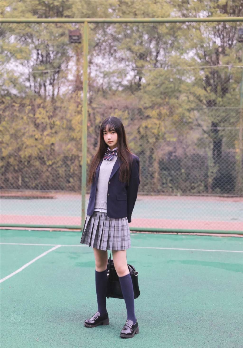 校园女神黑长直发美丽大方写真