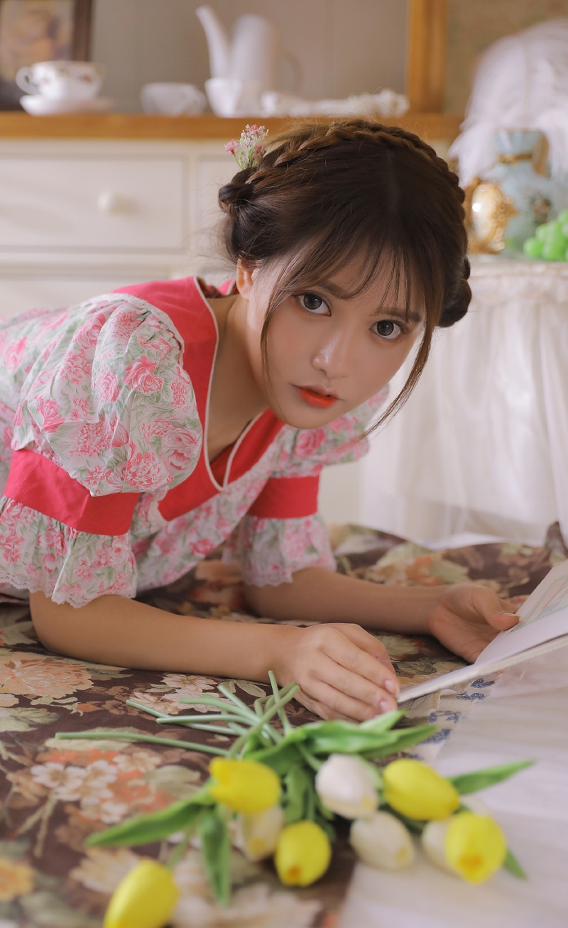 碎花连衣裙美少女甜美可人写真