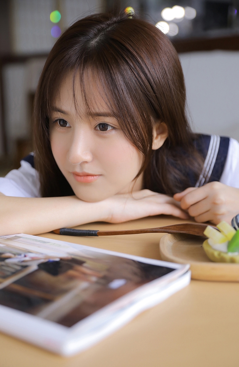 清纯水手服学生妹室内个人写真