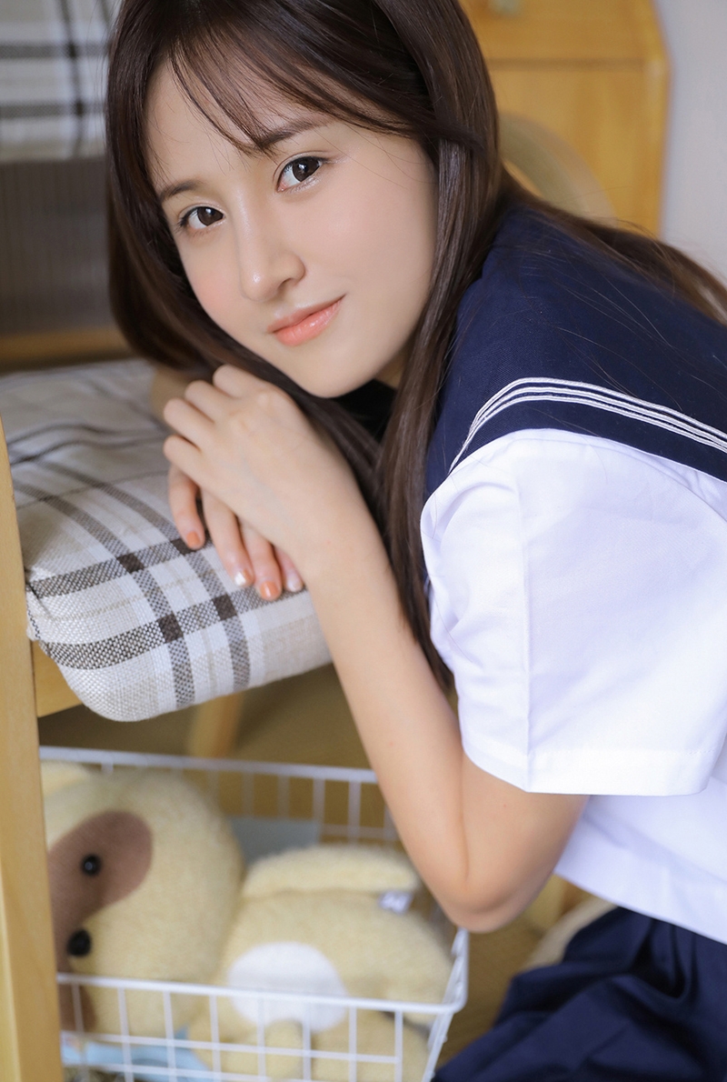 清纯水手服学生妹室内个人写真