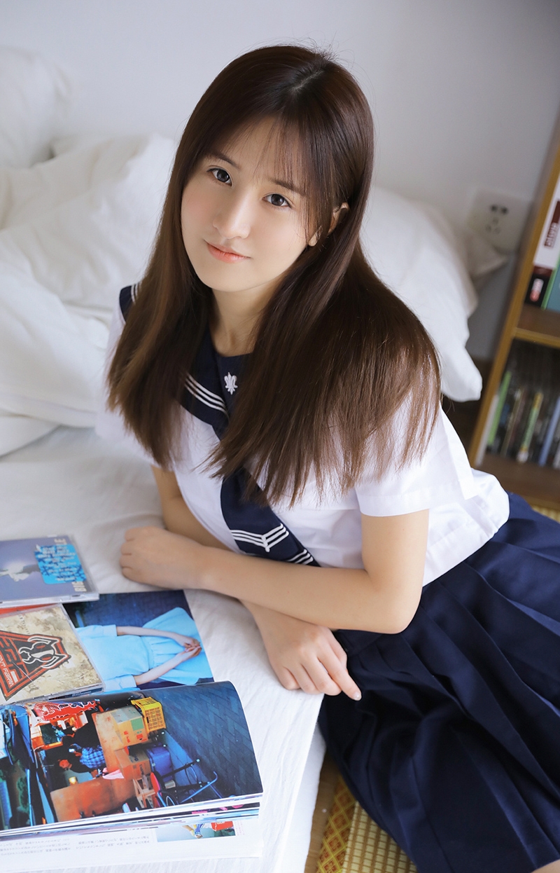 清纯水手服学生妹室内个人写真