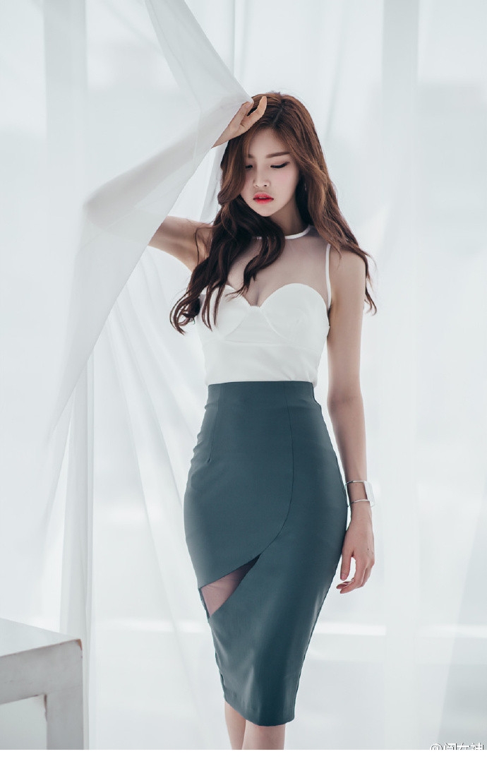 韩国大波美女极品翘臀诱惑写真