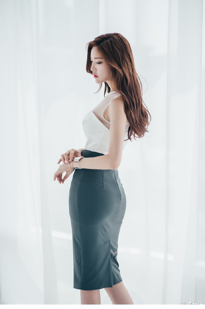 韩国大波美女极品翘臀诱惑写真