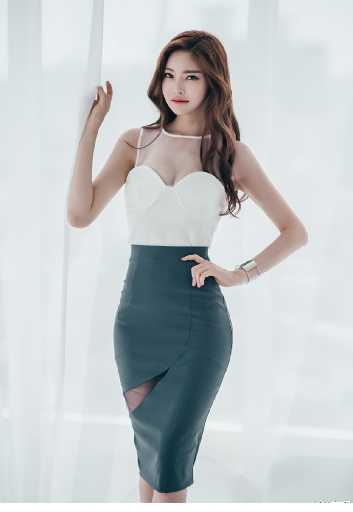 韩国大波美女极品翘臀诱惑写真