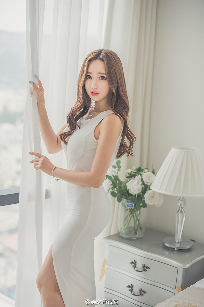 日韩美女前凸后翘性感身材写真