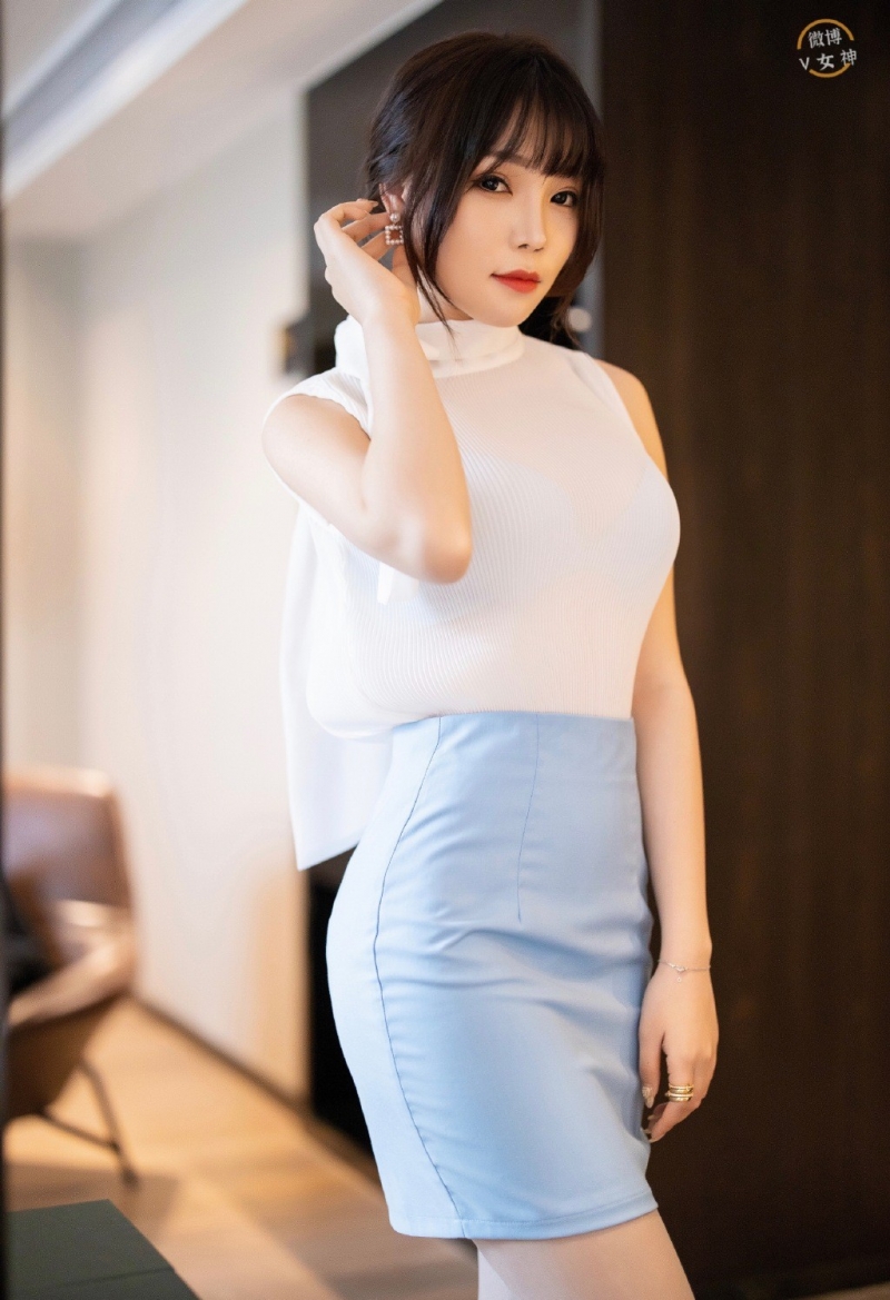 极品尤物包臀短裙美腿翘臀写真