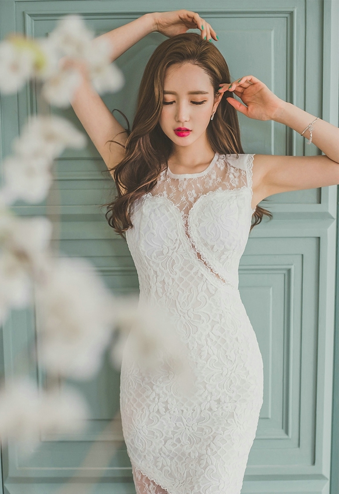 韩国红唇美女嫩模前凸后翘美图