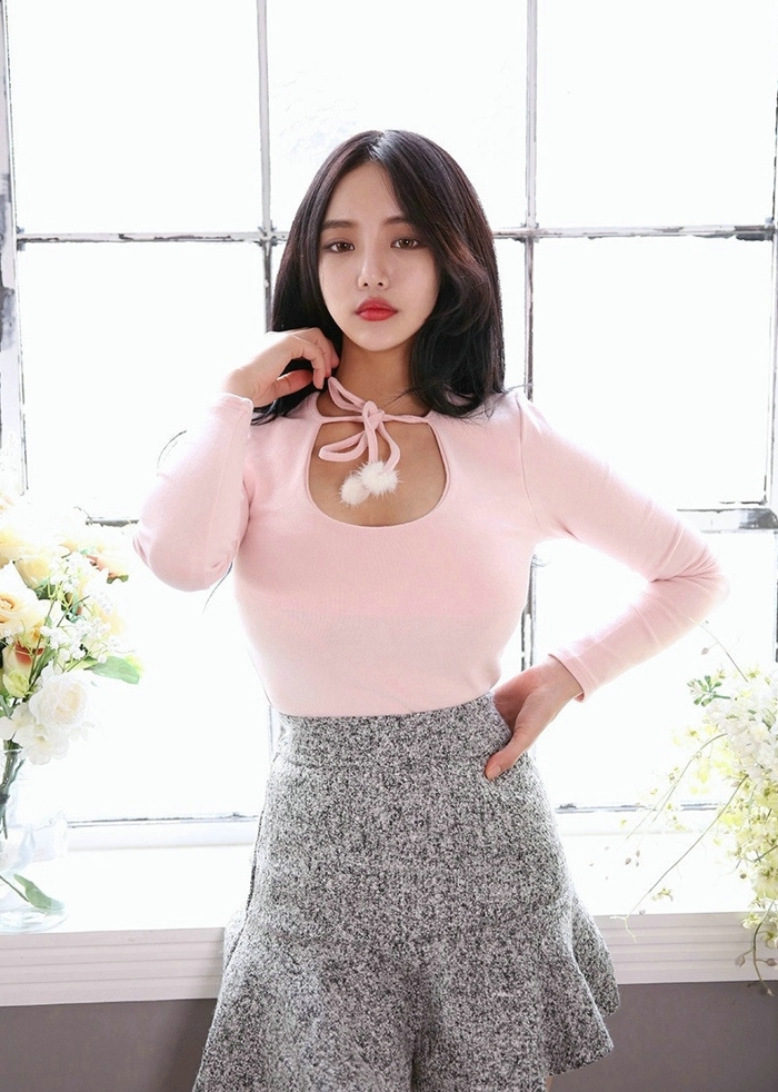 性感超短裙美少妇丰满大胸图片