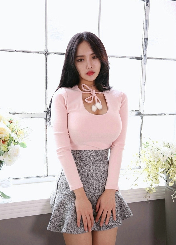 性感超短裙美少妇丰满大胸图片