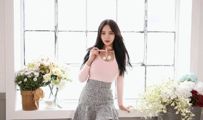 性感超短裙美少妇丰满大胸图片