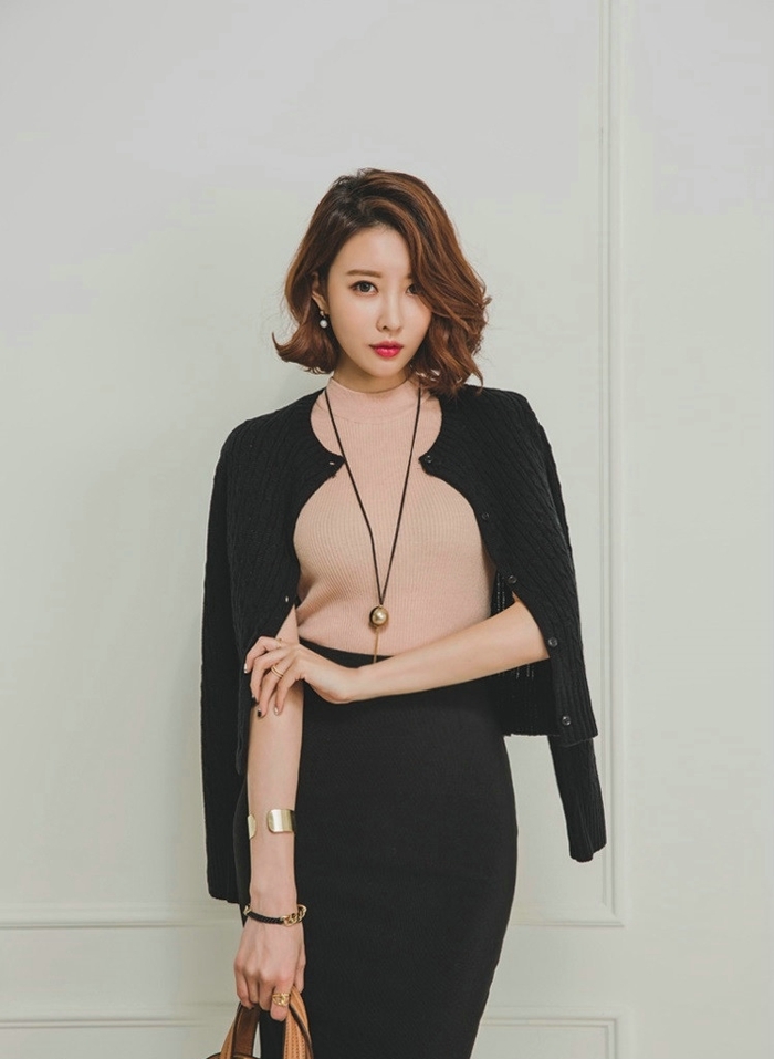 紧身包臀裙美少妇前凸后翘美图