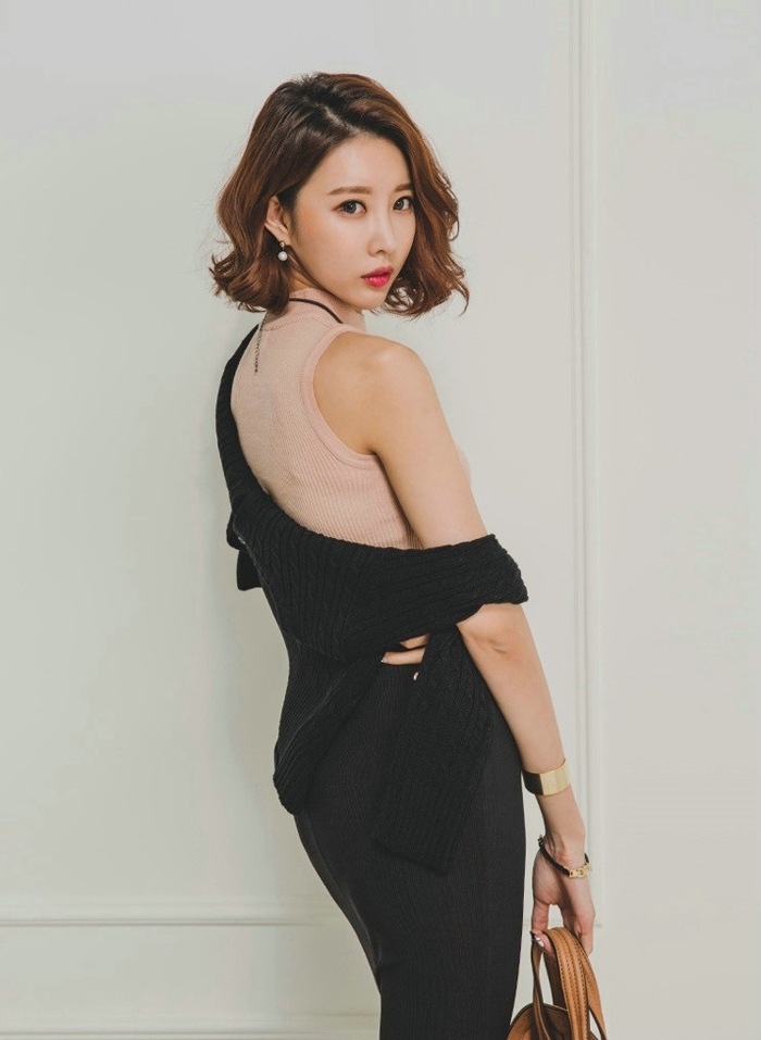 紧身包臀裙美少妇前凸后翘美图