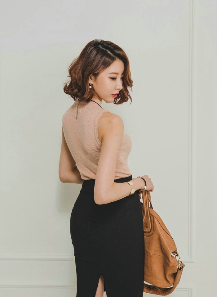 紧身包臀裙美少妇前凸后翘美图