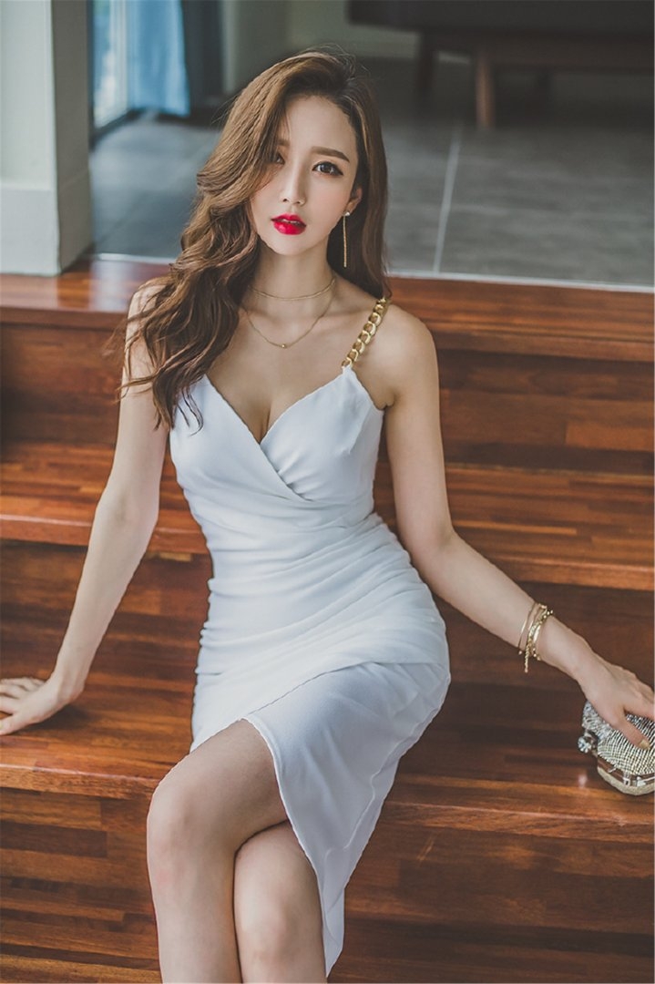 丰满美女少妇酥胸翘臀诱惑美图