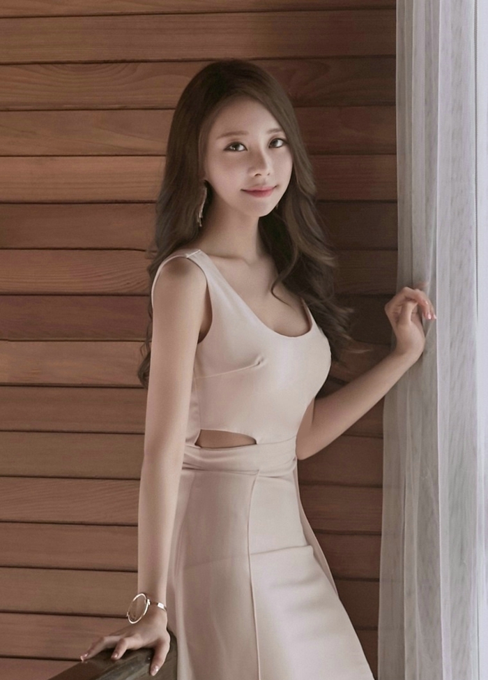 极品销魂美女模特傲人上围写真