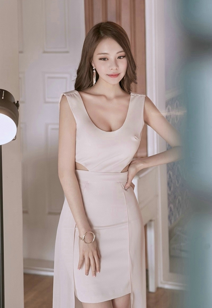 极品销魂美女模特傲人上围写真