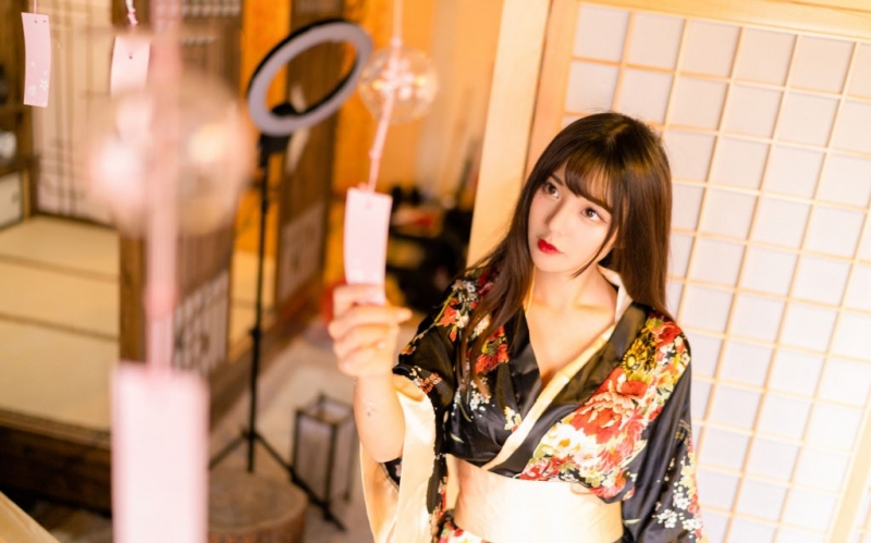 低胸和服美女美腿玉足诱惑热图