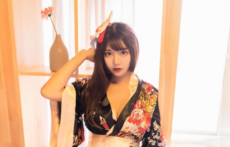 低胸和服美女美腿玉足诱惑热图