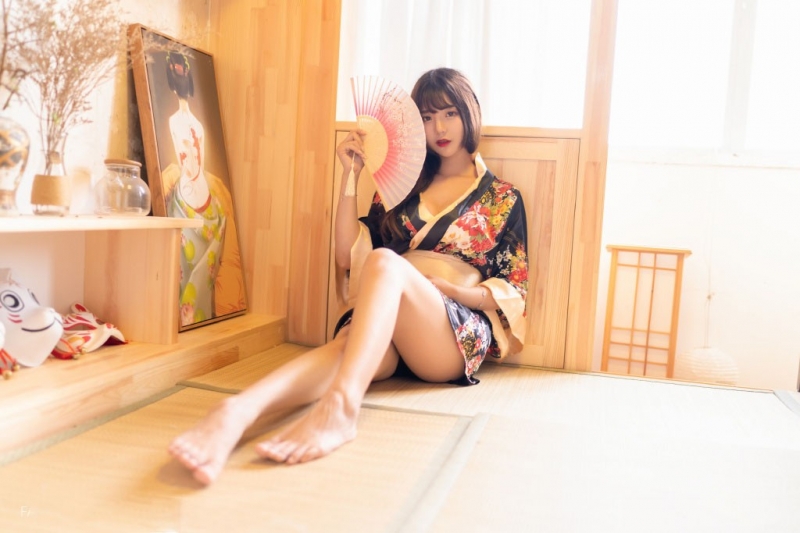 低胸和服美女美腿玉足诱惑热图