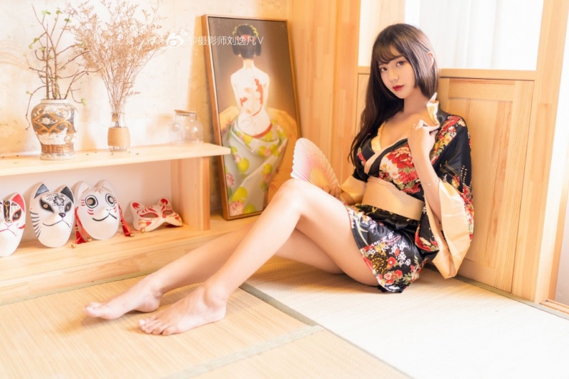 低胸和服美女美腿玉足诱惑热图