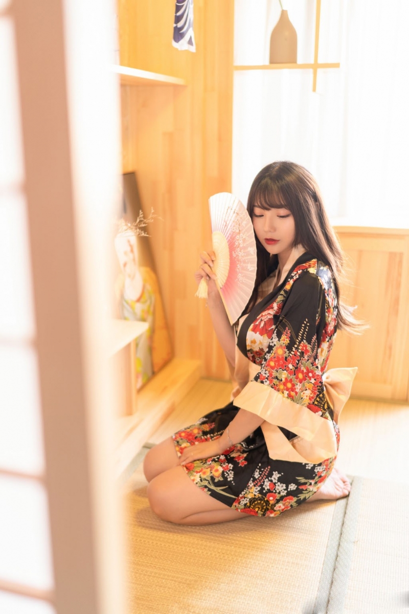 低胸和服美女美腿玉足诱惑热图