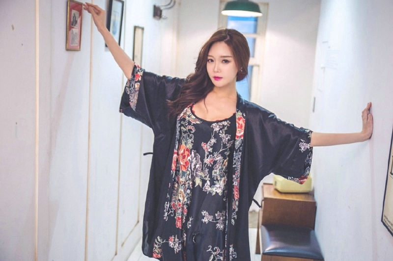 亚洲美女吊带睡裙性感火辣私拍