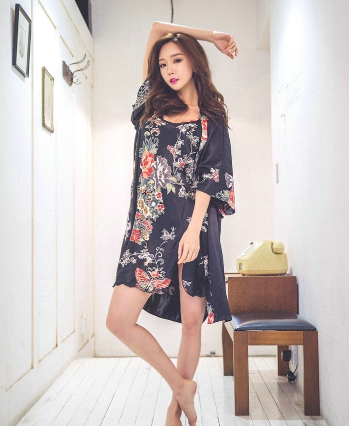 亚洲美女吊带睡裙性感火辣私拍