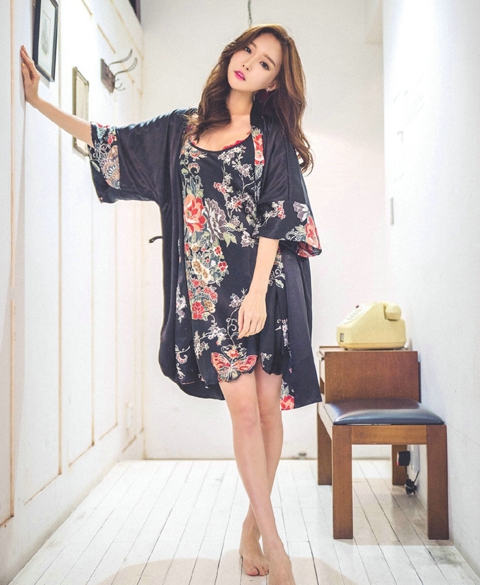 亚洲美女吊带睡裙性感火辣私拍