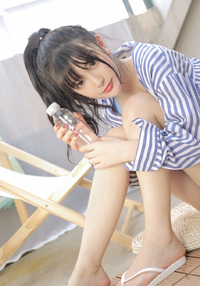 性感比基尼美少女细腰长腿美图