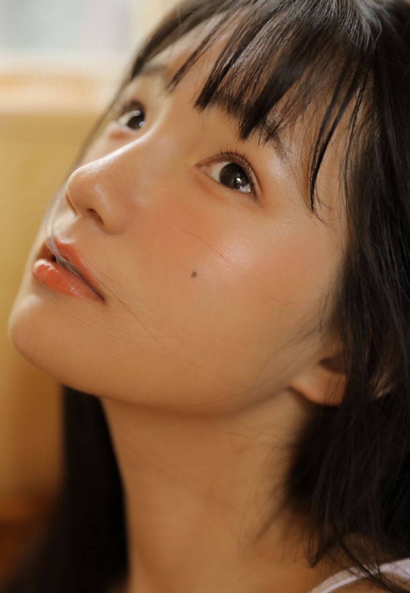 浴室美女连体泳衣香肩美腿套图