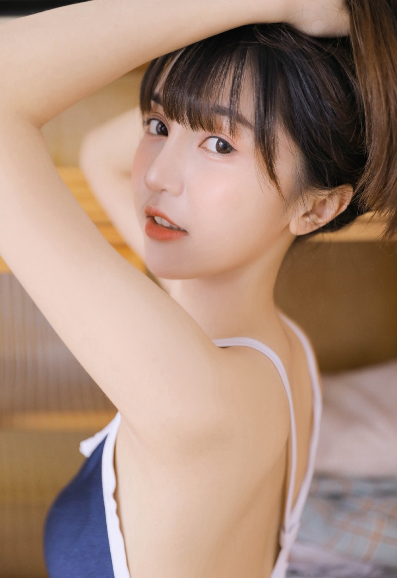 日本萝莉连体泳衣性感身材套图