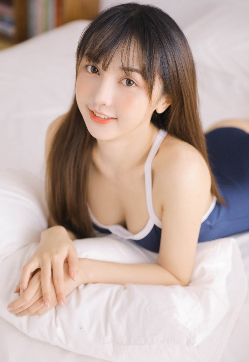 日本萝莉连体泳衣性感身材套图