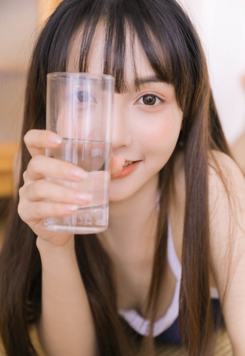 日本萝莉连体泳衣性感身材套图