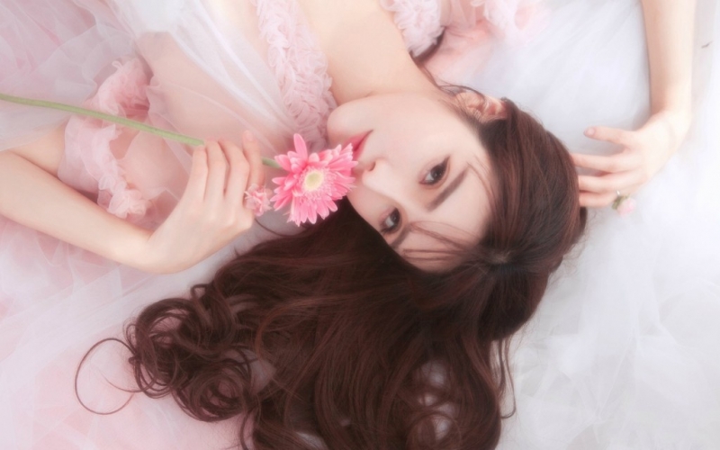 床上美女性感内衣透视诱惑写真