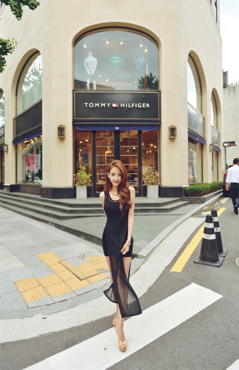 金发女郎性感短裙高跟美腿套图