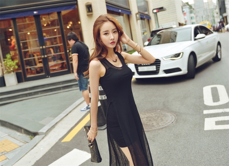 金发女郎性感短裙高跟美腿套图