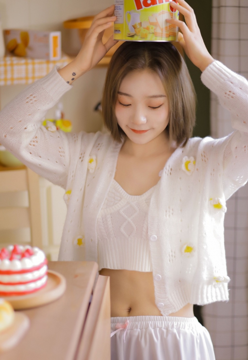 短发美女萝莉露脐装小蛮腰私拍