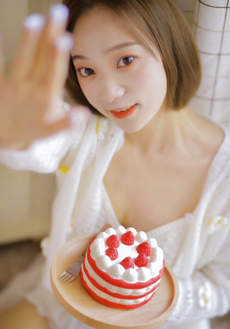 短发美女萝莉露脐装小蛮腰私拍