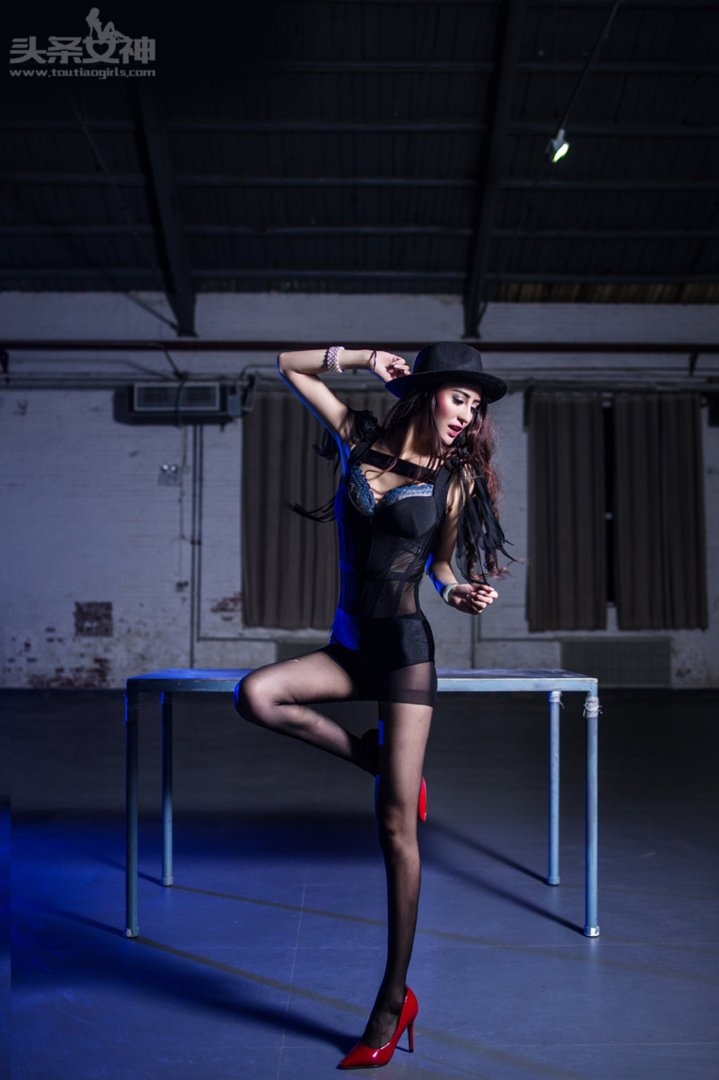 性感熟女真空透视黑丝诱惑套图