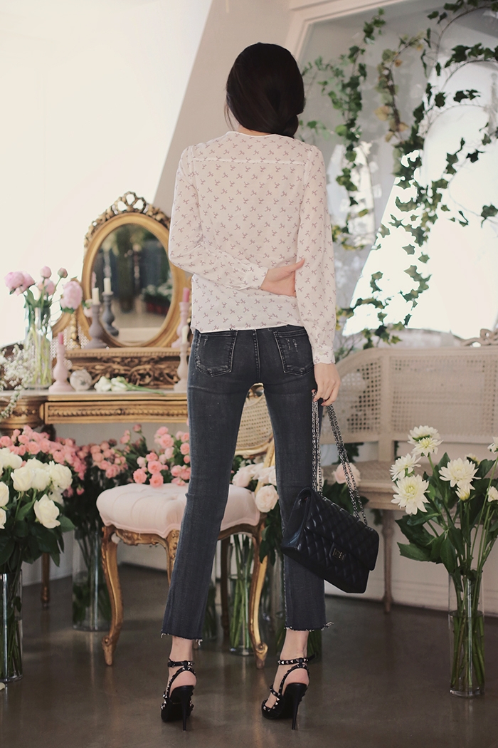 紧身牛仔裤美少妇美腿翘臀写真