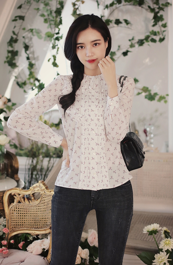 紧身牛仔裤美少妇美腿翘臀写真