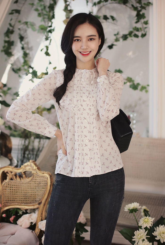 紧身牛仔裤美少妇美腿翘臀写真