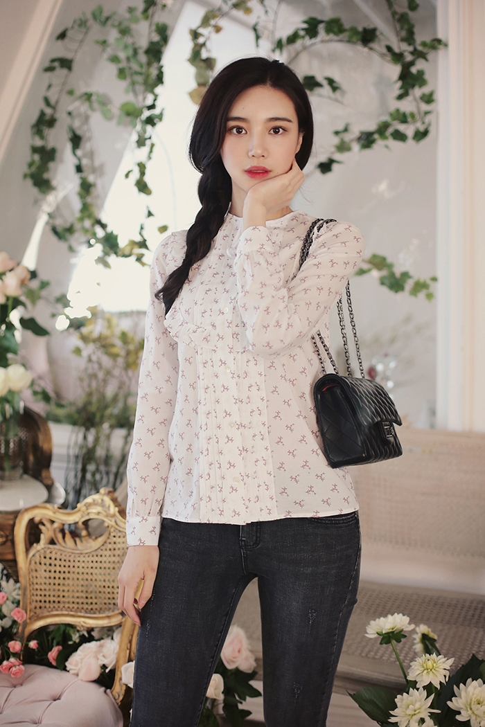 紧身牛仔裤美少妇美腿翘臀写真