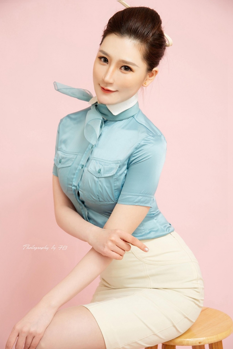 前凸后翘美女空姐制服诱惑套图