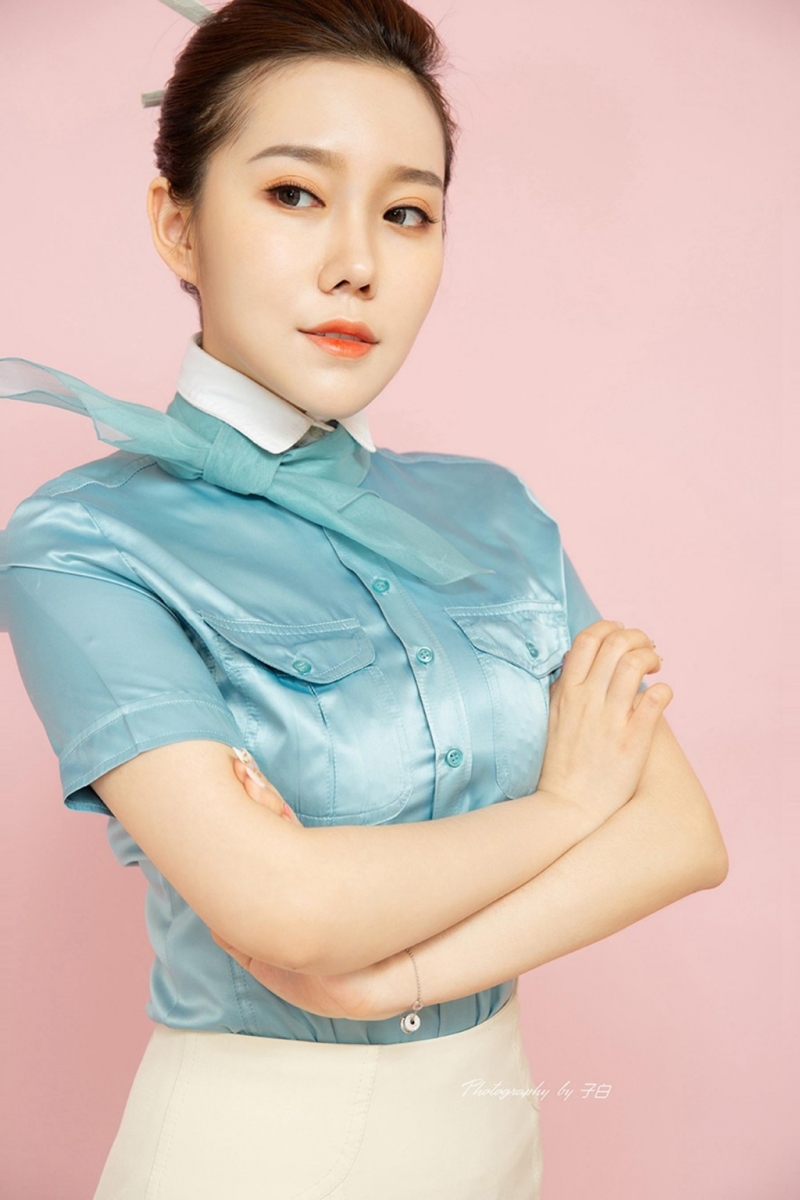 前凸后翘美女空姐制服诱惑套图