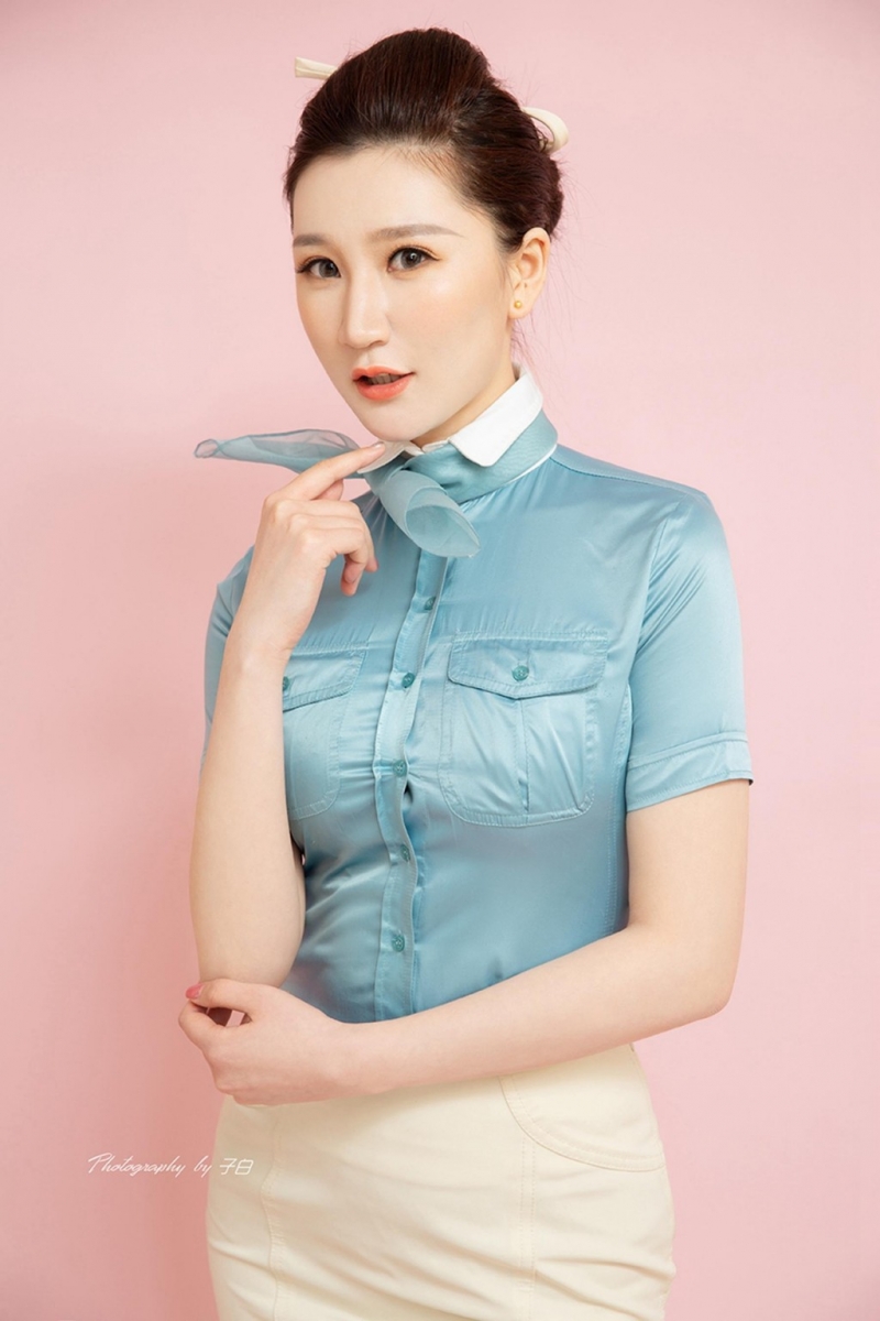前凸后翘美女空姐制服诱惑套图