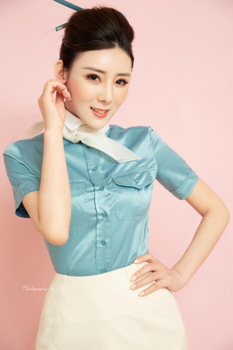 前凸后翘美女空姐制服诱惑套图