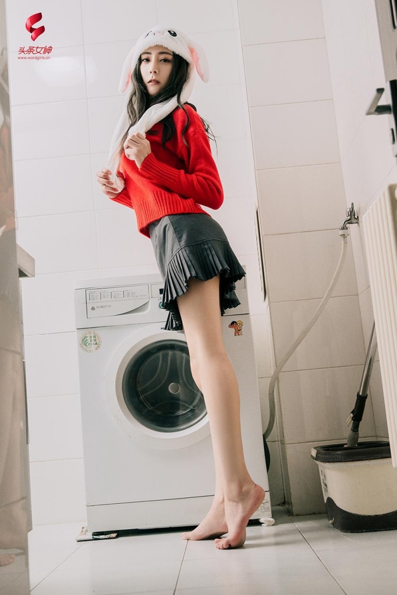 性感超短裙美少妇美腿玉足私拍