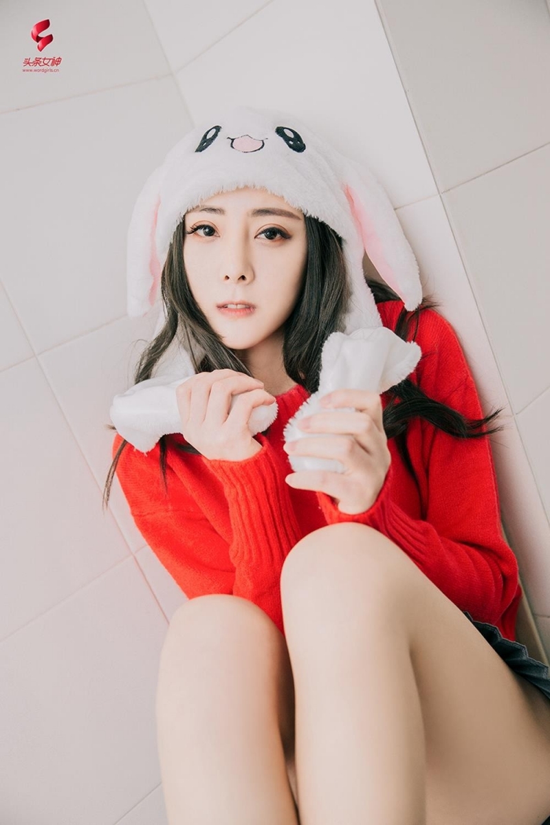 性感超短裙美少妇美腿玉足私拍