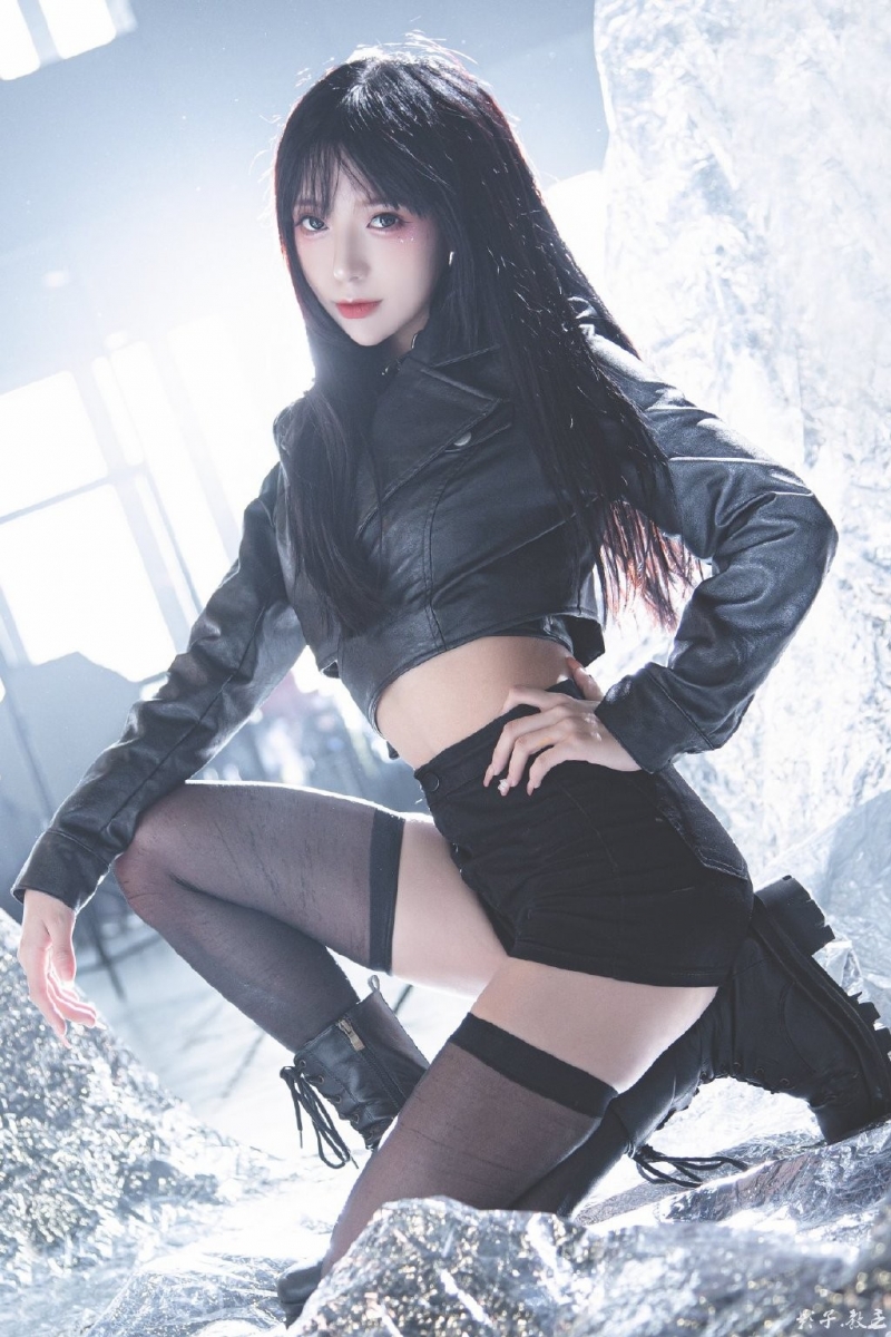 黑丝美女细腰美腿性感火辣图片